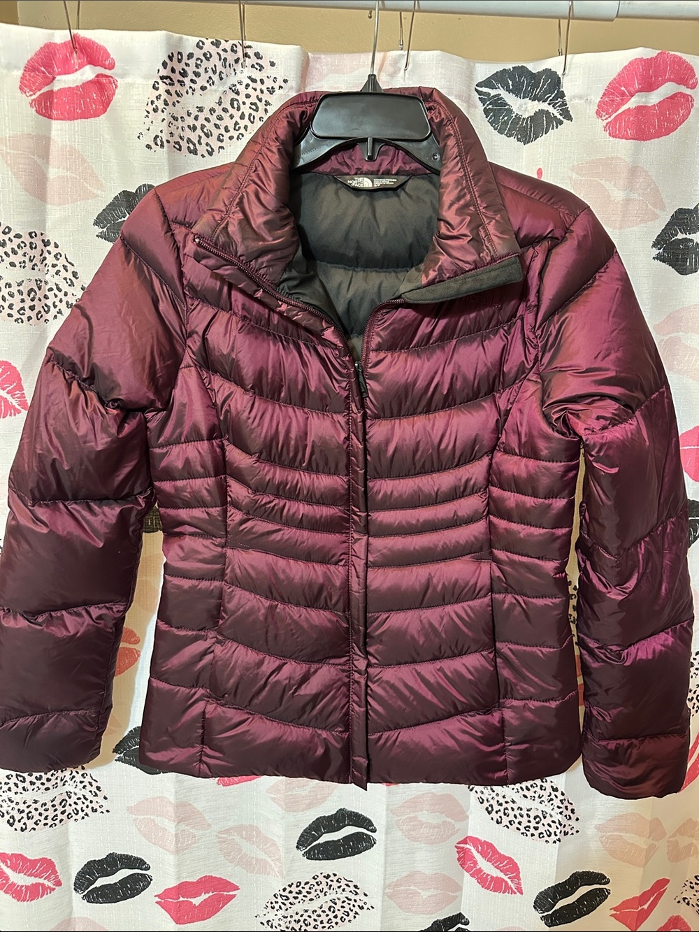 Women's Lightweight Quilted Puffer Jacket - Burgundy